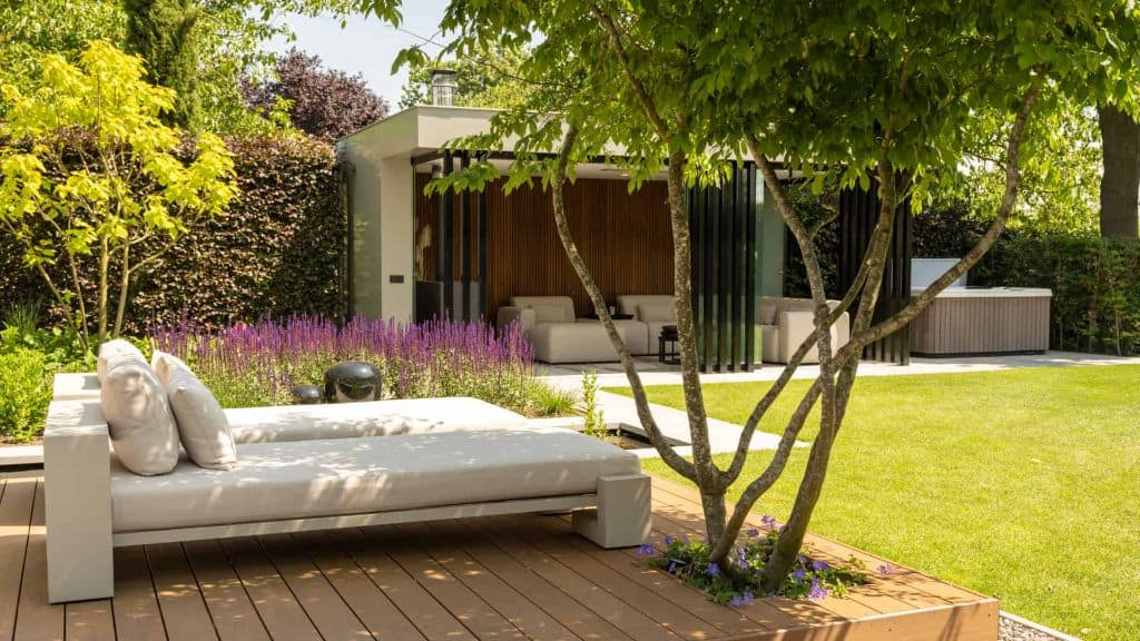 moderne tuin bij karaktervolle dijkwoning sparq tuinen aangesloten bij dutch quality gardens (1)