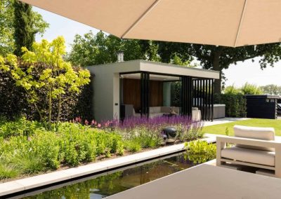 moderne tuin bij karaktervolle dijkwoning sparq tuinen aangesloten bij dutch quality gardens (2)