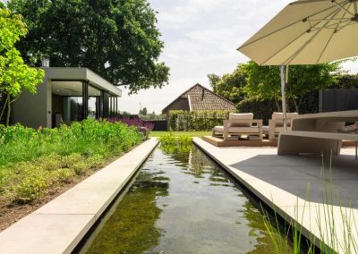 moderne tuin bij karaktervolle dijkwoning sparq tuinen aangesloten bij dutch quality gardens (7)